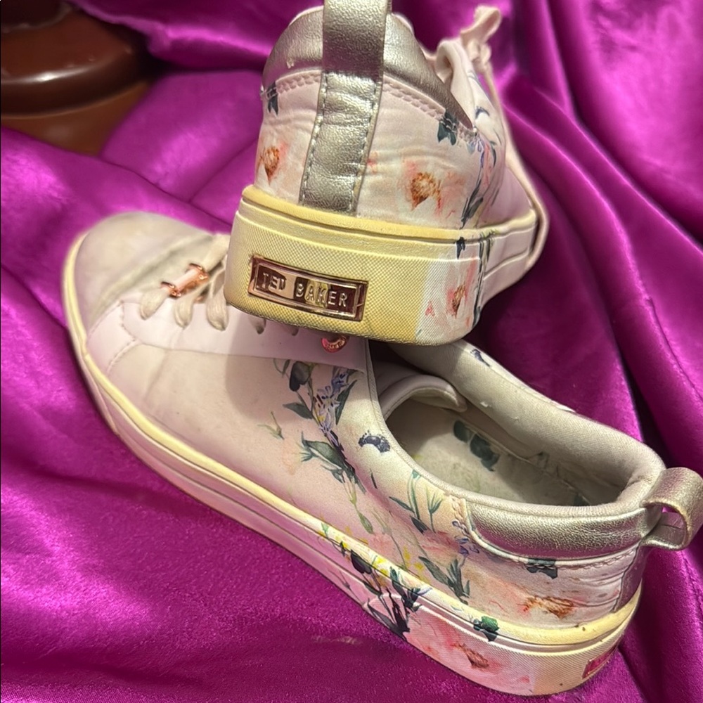 Ted Baker Women's Floral Sneakers - Cream and Gold size 7